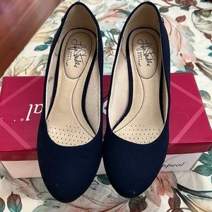 Navy blue cloth heels